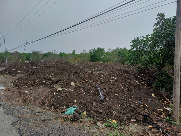 Một điểm san lấp mặt bằng tại huyện Tân Phước (Tiền Giang).