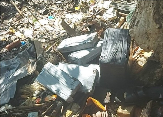 Các gói nghi ma túy được các cơ quan chức năng tiếp tục phát hiện. Các gói nghi ma túy được các cơ quan chức năng tiếp tục phát hiện.