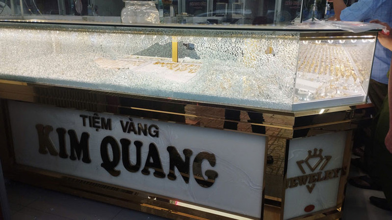 Hiện trường vụ cướp tiệm vàng Kim Quang.