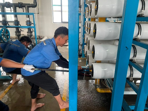 Công nhân Công ty Trách nhiệm hữu hạn Lốp Advande (Việt Nam) luôn bảo đảm an toàn trong lao động.