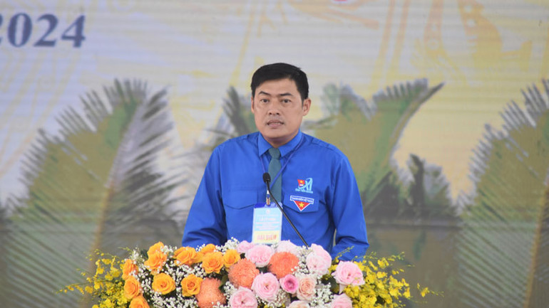 Bí thư Tỉnh đoàn Tiền Giang Nguyễn Quang Minh đại diện cho thế hệ trẻ Tiền Giang phát biểu tại lễ kỷ niệm.