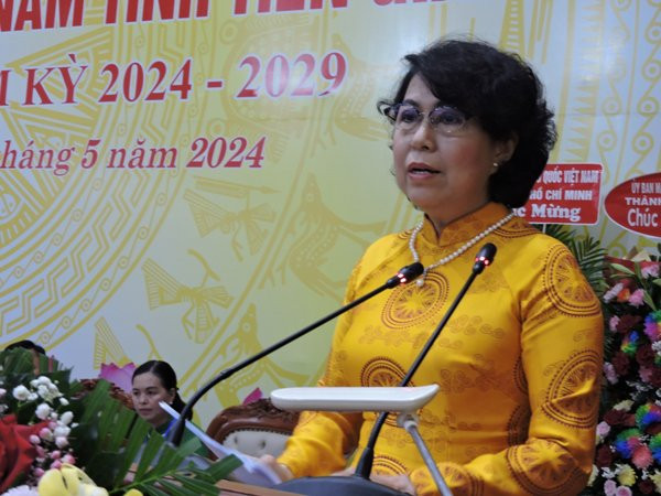 Đồng chí Tô Thị Bích Châu phát biểu tại Đại hội.