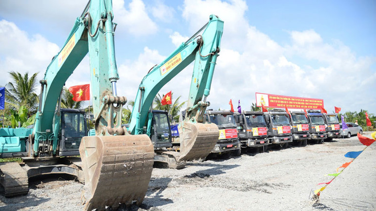 Tổ chức nghi thức động thổ.