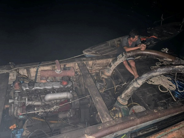 Phương tiện khai thác cát trái phép