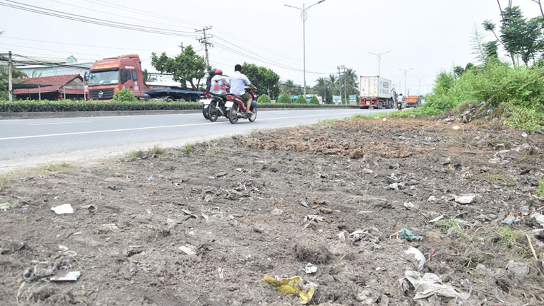 Các mảnh vỏ chai thủy tinh đã được thu dọn.