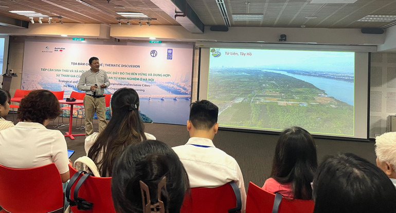 Ông Nguyễn Mạnh Hà, Giám đốc Trung tâm Bảo tồn Thiên nhiên và Phát triển trình bày tham luận.