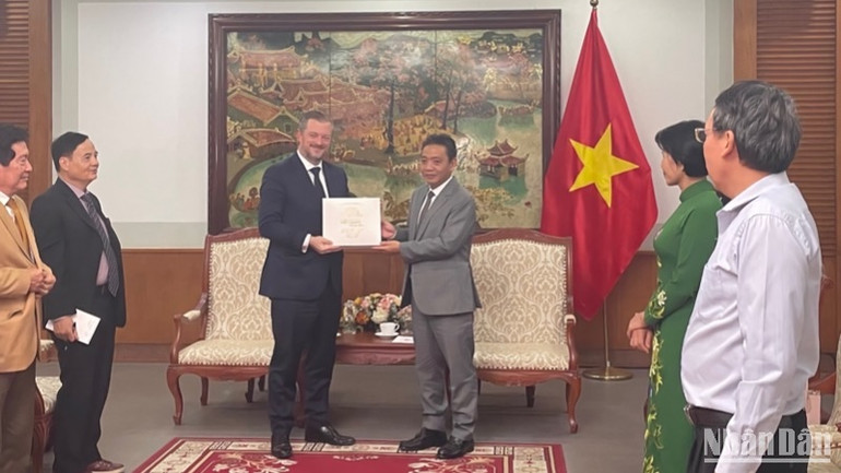 IPC sẵn sàng đồng hành hỗ trợ phong trào thể thao cho người khuyết tật Việt Nam.