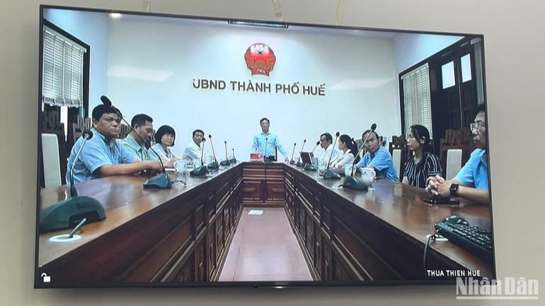 Phó Chủ tịch Thường trực Ủy ban nhân dân thành phố Huế Nguyễn Thanh Bình tham luận trực tuyến.