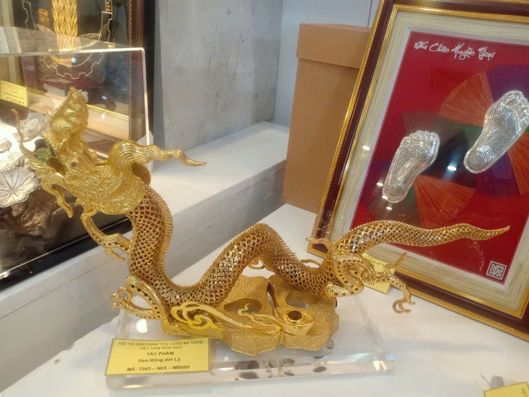 Sản phẩm thủ công trưng bày tại triển lãm.