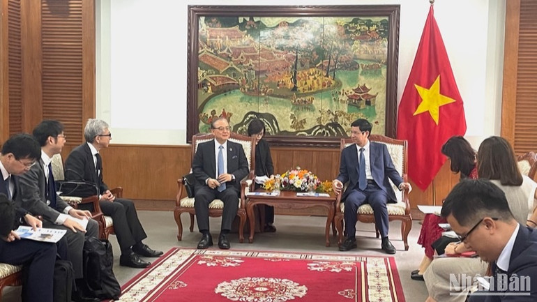 Thứ trưởng Văn hóa, Thể thao và Du lịch Hồ An Phong trao đổi về thúc đẩy hợp tác du lịch với Nhật Bản.