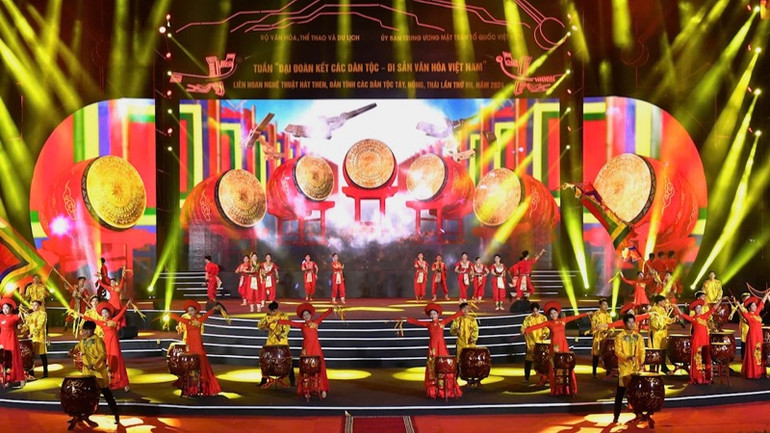 Tiết mục biểu diễn trong chương trình nghệ thuật. (Ảnh: Thanh Hà)