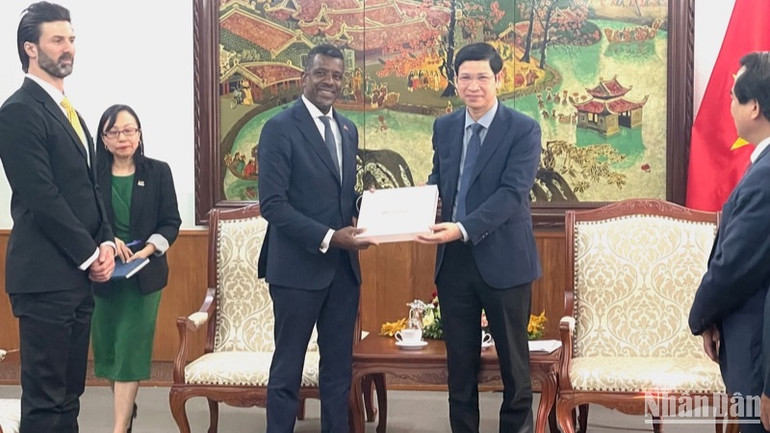 Việt Nam-Dominica mở rộng hợp tác trên các lĩnh vực văn hóa, thể thao và du lịch. Việt Nam-Dominica mở rộng hợp tác trên các lĩnh vực văn hóa, thể thao và du lịch.