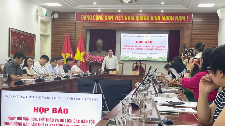 Phó Chủ tịch Thường trực UBND tỉnh Lạng Sơn Dương Xuân Huyên phát biểu.