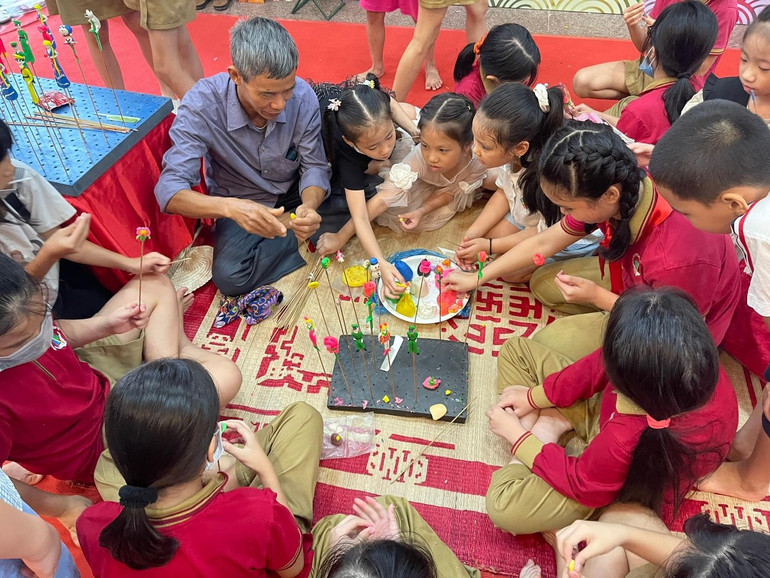 Vui tết trung thu tại Trung tâm Triển lãm văn hóa nghệ thuật Việt Nam.