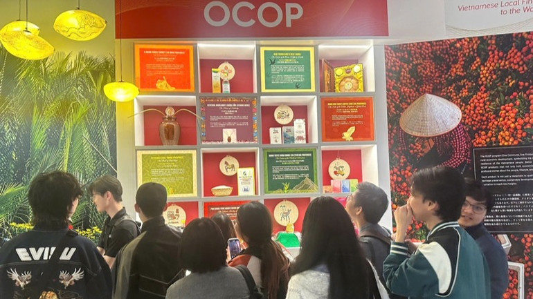 Khu vực trưng bày các sản phẩm OCOP tại Nhà Triển lãm Việt Nam tại EXPO 2025.