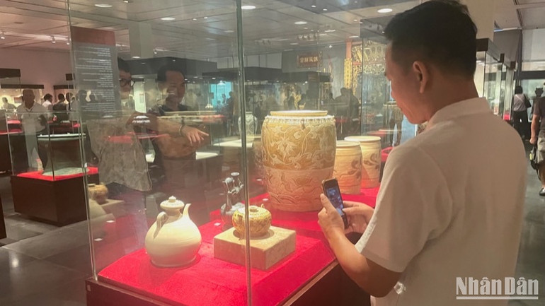 Chuyển đổi số hình thành các bảo tàng thông minh. Chuyển đổi số hình thành các bảo tàng thông minh.