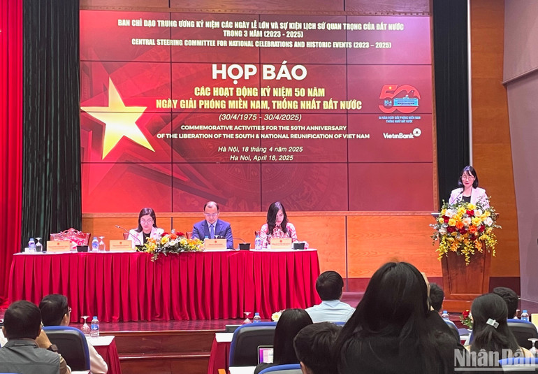 Phó Chủ tịch UBND Thành phố Hồ Chí Minh Trần Thị Diệu Thuý chia sẻ thông tin tại họp báo.