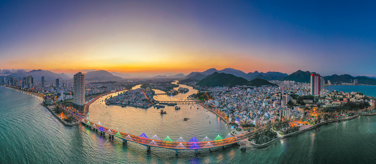 Phố biển Nha Trang (Ảnh trưng bày triển lãm).