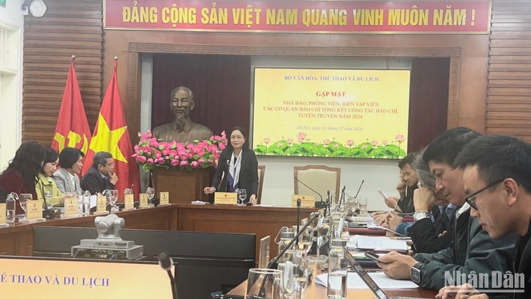 Thứ trưởng Văn hóa, Thể thao và Du lịch Trịnh Thị Thủy phát biểu.