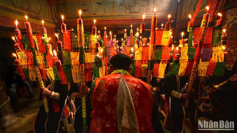 Lễ cấp sắc của người Dao Đỏ ở Lào Cai. (Ảnh: VŨ LINH)