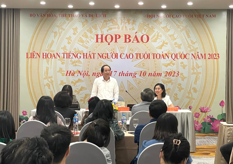 Phó Chủ tịch Trung ương Hội Người cao tuổi Việt Nam Trương Xuân Cừ phát biểu tại họp báo.