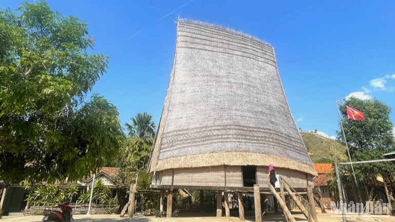 Cần chiến lược tổng thể để phát triển ngành lưu niệm từ tài nguyên văn hóa quốc gia.