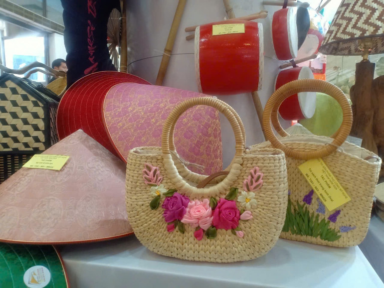 Sản phẩm thủ công tham dự hội thi.
