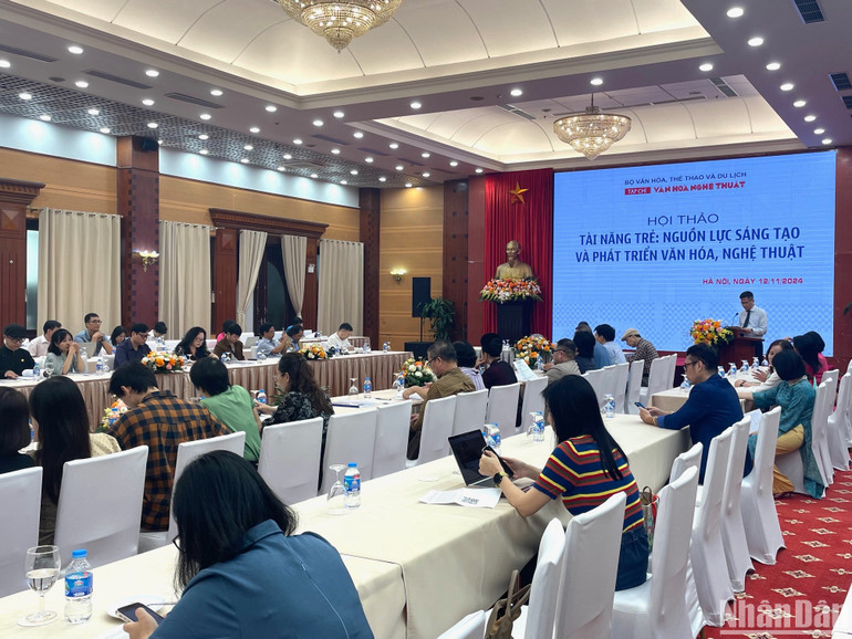 Nghệ sỹ, nhà quản lý văn hóa tham gia hội thảo.