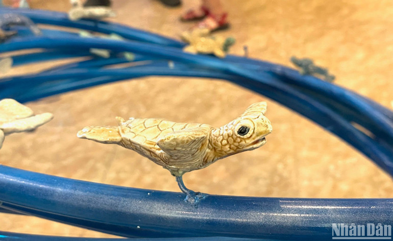 Tạo hình rùa biển tại triển lãm.