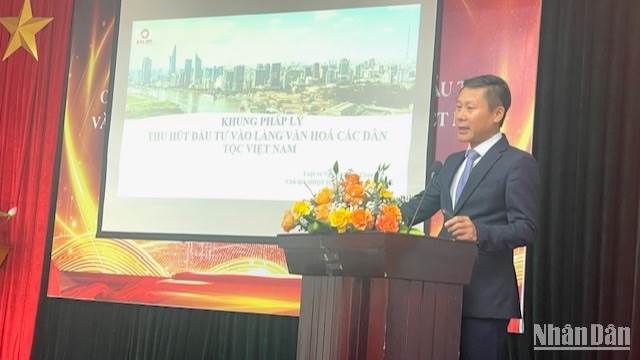 Đại biểu tham luận tại hội nghị.