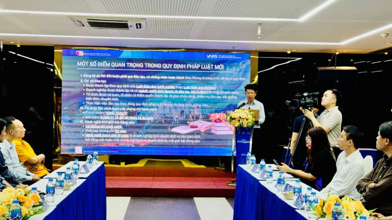 Gỡ điểm nghẽn sát hạch, khai thông thị trường. (Ảnh: HNV) Gỡ điểm nghẽn sát hạch, khai thông thị trường. (Ảnh: HNV)