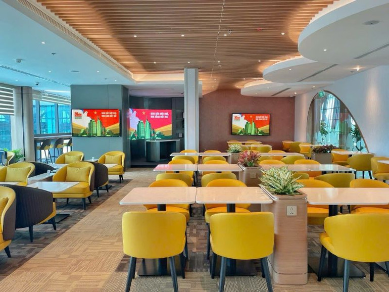 Quý khách hàng sẽ được tận hưởng những đặc quyền dịch vụ cao cấp mang đến những khoảnh khắc trải nghiệm thư giãn tại phòng chờ Vietcombank Priority.