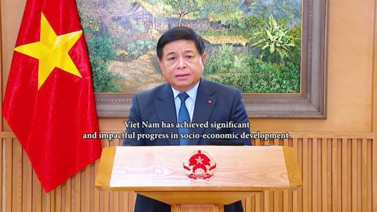 Phó Thủ tướng Nguyễn Chí Dũng phát biểu trực tuyến. (Ảnh cắt từ màn hình phát biểu trực tuyến)