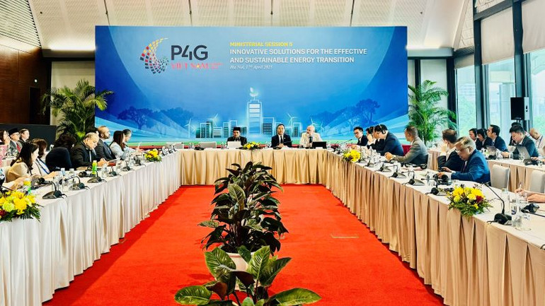 Đông đảo đại biểu quốc tế và trong nước dự phiên thảo luận thứ 5. (Ảnh: HNV)