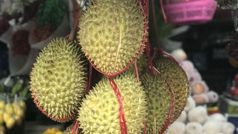 Sầu riêng được bày bán cả trong nước và đem đi xuất khẩu. (Ảnh: HNV)