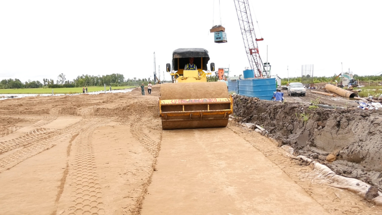 Gia tải cao tốc Châu Đốc - Cần Thơ - Sóc Trăng. Gia tải cao tốc Châu Đốc - Cần Thơ - Sóc Trăng.