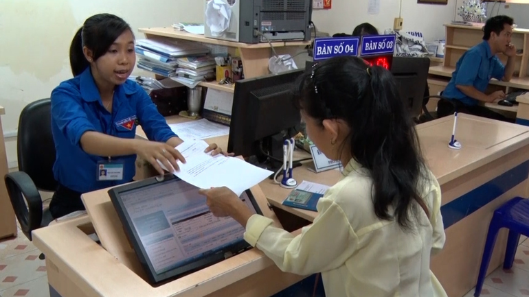 Cán bộ, công chức tư vấn lao động,việc làm.