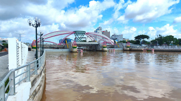 Hệ thống ngăn triều âu thuyền Cái Khế. Hệ thống ngăn triều âu thuyền Cái Khế.