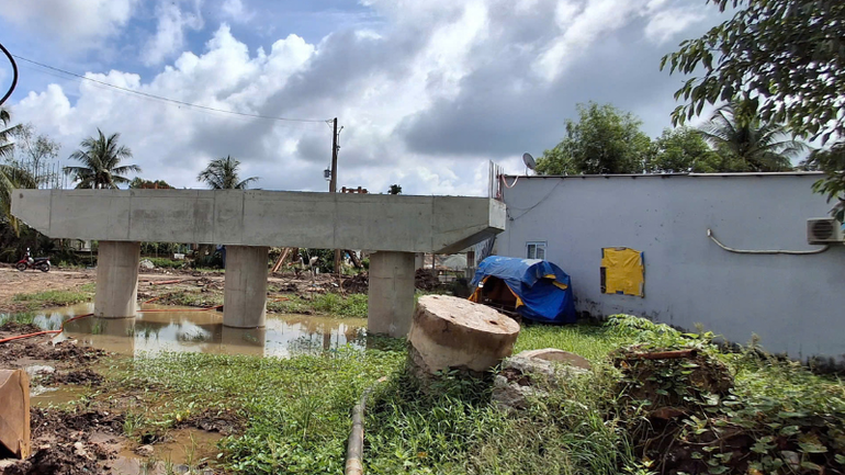 Các địa phương cần sớm bàn giao mặt bằng cho đơn vị thi công.