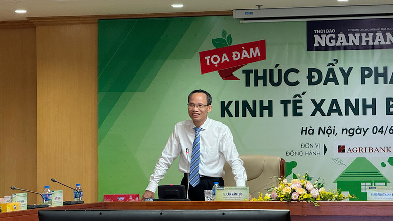 Tiến sĩ Cấn Văn Lực phát biểu tại Tọa đàm.