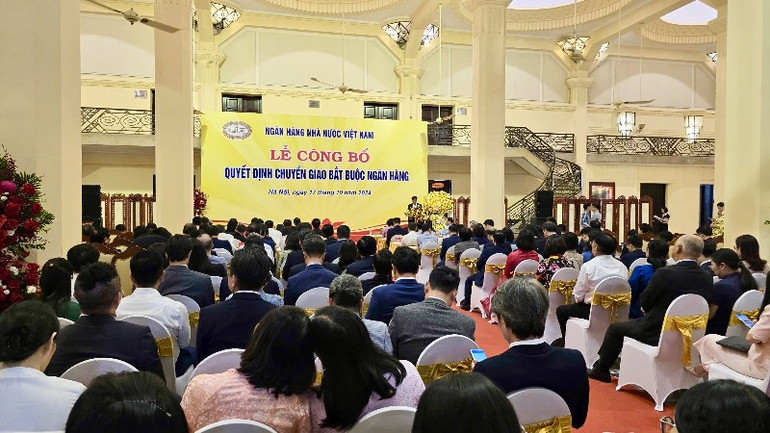 Toàn cảnh Lễ công bố quyết định chuyển giao.