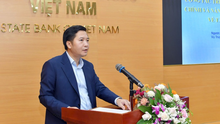 Đại diện Vụ Truyền thông (Ngân hàng Nhà nước Việt Nam) trình bày tham luận tại hội thảo. Đại diện Vụ Truyền thông (Ngân hàng Nhà nước Việt Nam) trình bày tham luận tại hội thảo.