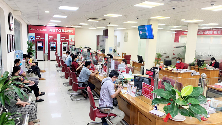 Nhiều tổ chức tín dụng như Agribank, Vietcombank,... đã triển khai ứng dụng phương tiện điện tử vào quy trình cho vay.