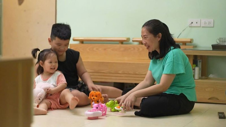 Gia đình chị Nguyễn Thị Kiều Vy ở Phường Kiến Hưng, quận Hà Đông, Hà Nội vui mừng khi được Ngân hàng Chính sách xã hội cho vay 600 triệu đồng vốn ưu đãi để mua nhà ở xã hội. Gia đình chị Nguyễn Thị Kiều Vy ở Phường Kiến Hưng, quận Hà Đông, Hà Nội vui mừng khi được Ngân hàng Chính sách xã hội cho vay 600 triệu đồng vốn ưu đãi để mua nhà ở xã hội.