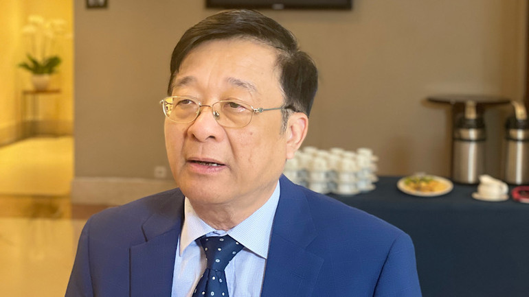 Tiến sĩ Nguyễn Quốc Hùng.