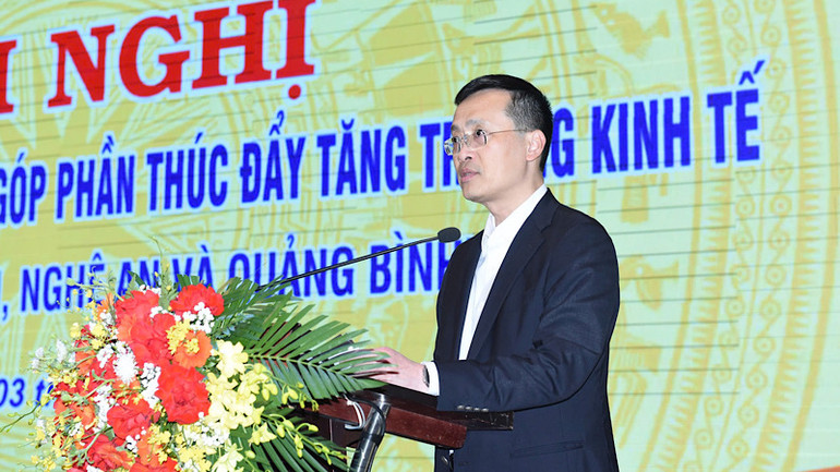 Phó Thống đốc Ngân hàng Nhà nước Phạm Quang Dũng phát biểu tại Hội nghị.