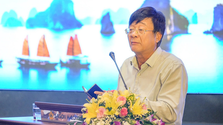 Tiến sĩ Nguyễn Quốc Hùng phát biểu tại Tọa đàm.