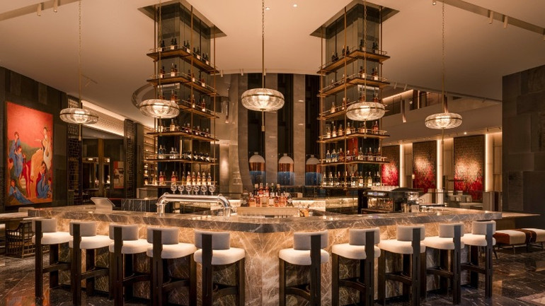 Không gian sang trọng nhưng cũng thấm đượm tinh thần văn hóa Việt một cách sâu sắc và tự nhiên.