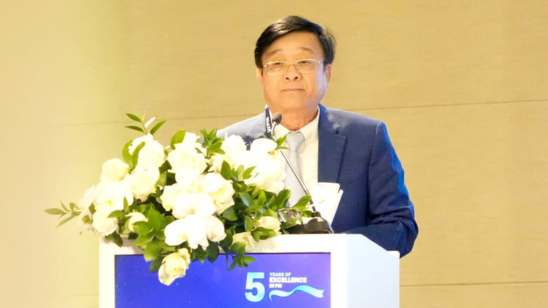 Tổng Thư ký VNBA Nguyễn Quốc Hùng phát biểu tại buổi lễ.