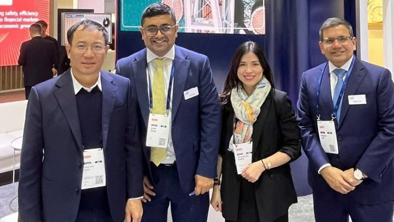 Đoàn công tác Agribank gặp gỡ, trao đổi với đại diện các ngân hàng thương mại và tổ chức cung ứng dịch vụ tài chính quốc tế. Đoàn công tác Agribank gặp gỡ, trao đổi với đại diện các ngân hàng thương mại và tổ chức cung ứng dịch vụ tài chính quốc tế.